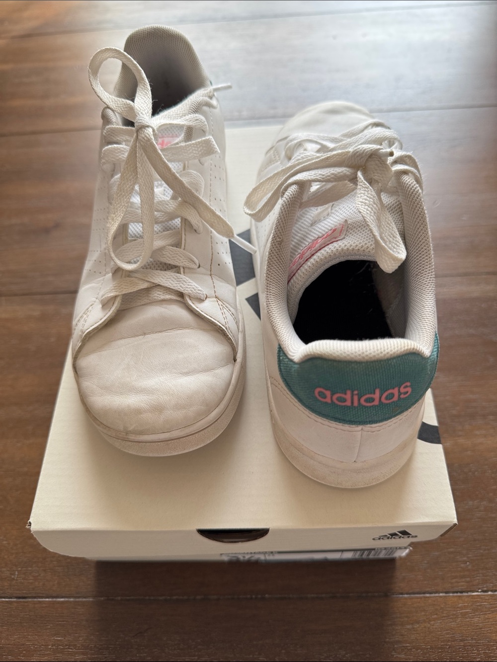 Size 3.5 girls Adidas Advantage K kids' sneakers with teal and pink heel tabs